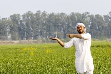 indian-farmer-with-empty-hand